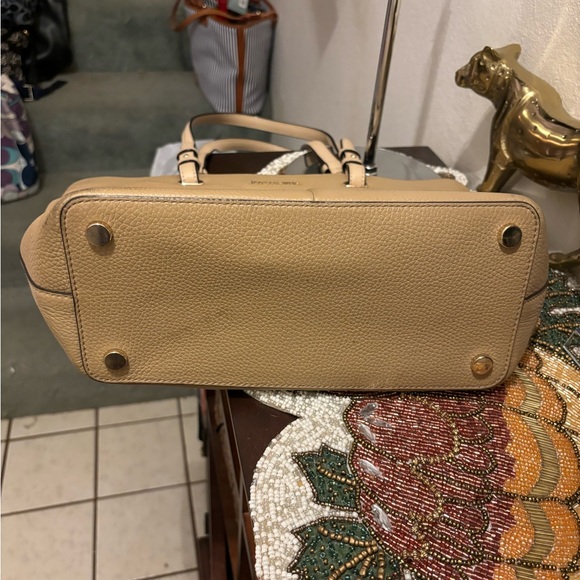 Michael Kors Soft Leather Sand colorTote.HandlesareExcellant LeatherVachetta.EUC - Picture 11 of 11